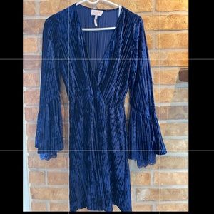 Great long sleeve velvet dress (XS) ❤️🔥❤️🔥